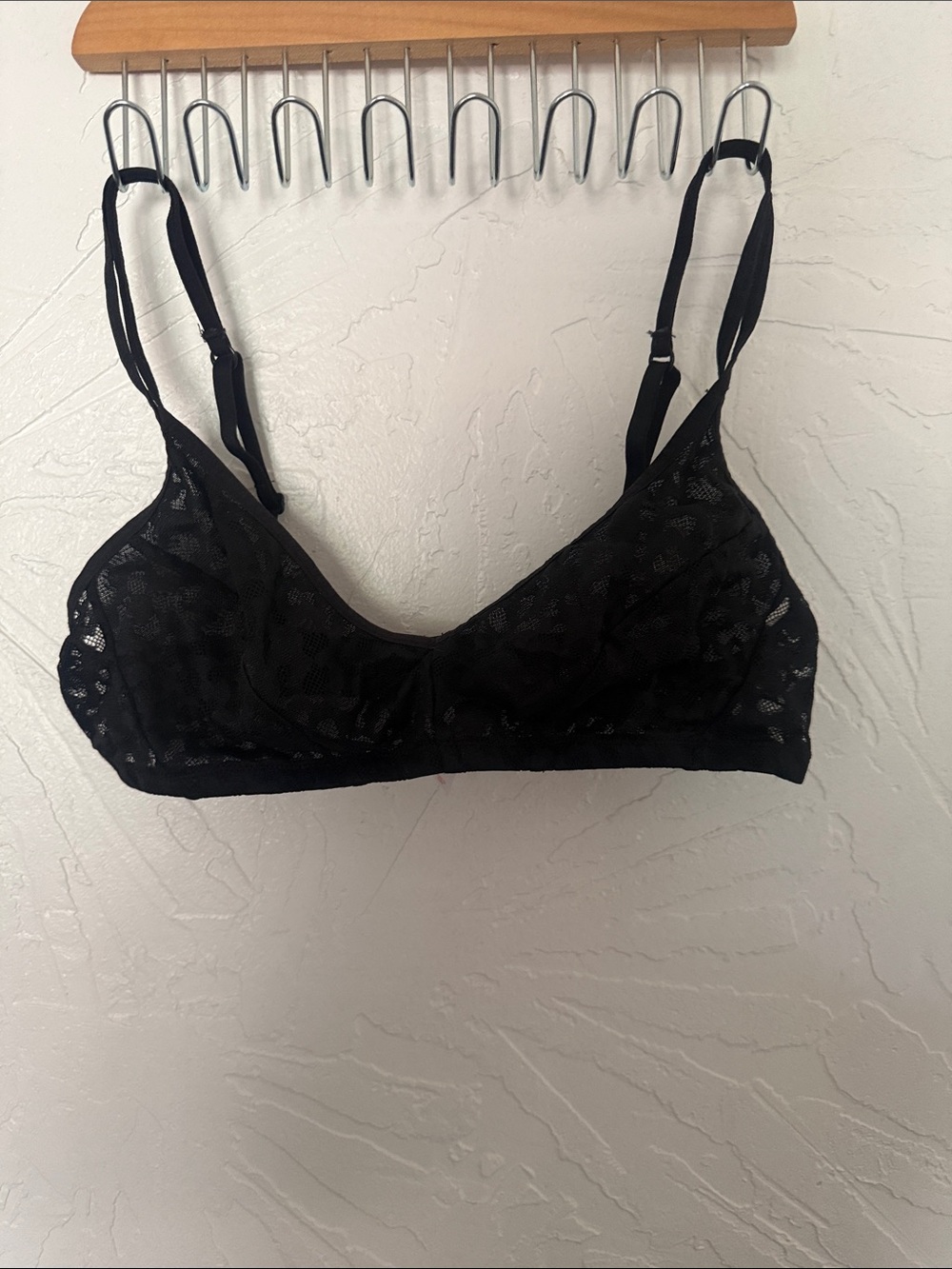 Colsie Black Lace Wireless Bralette with Adjustable Straps S